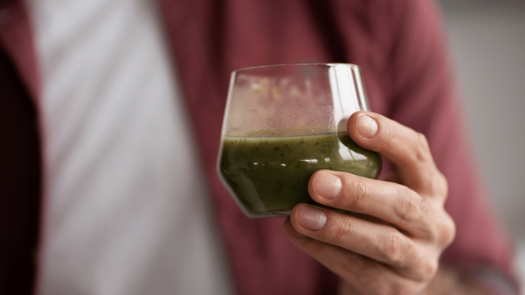 Receita de suco verde detox: benefícios e passo a passo