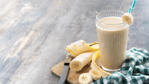 Receita de vitamina de banana cremosa.