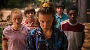 Personagens de Stranger Things em cena da série.