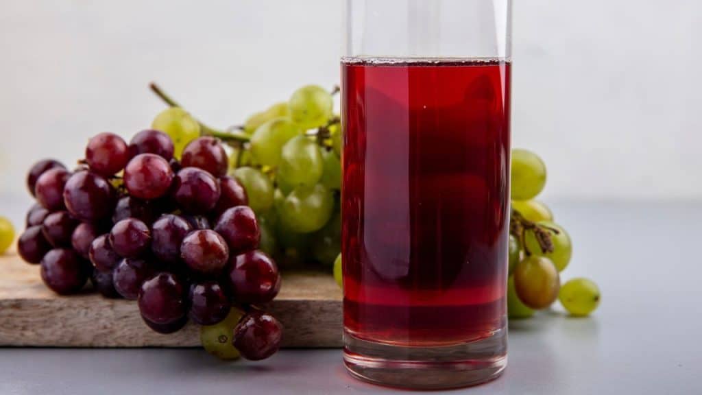 Suco de uva concentrado e caseiro.