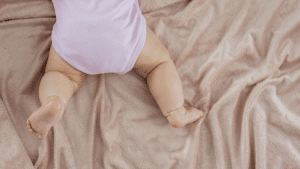 Pernas de um bebê recém nascido